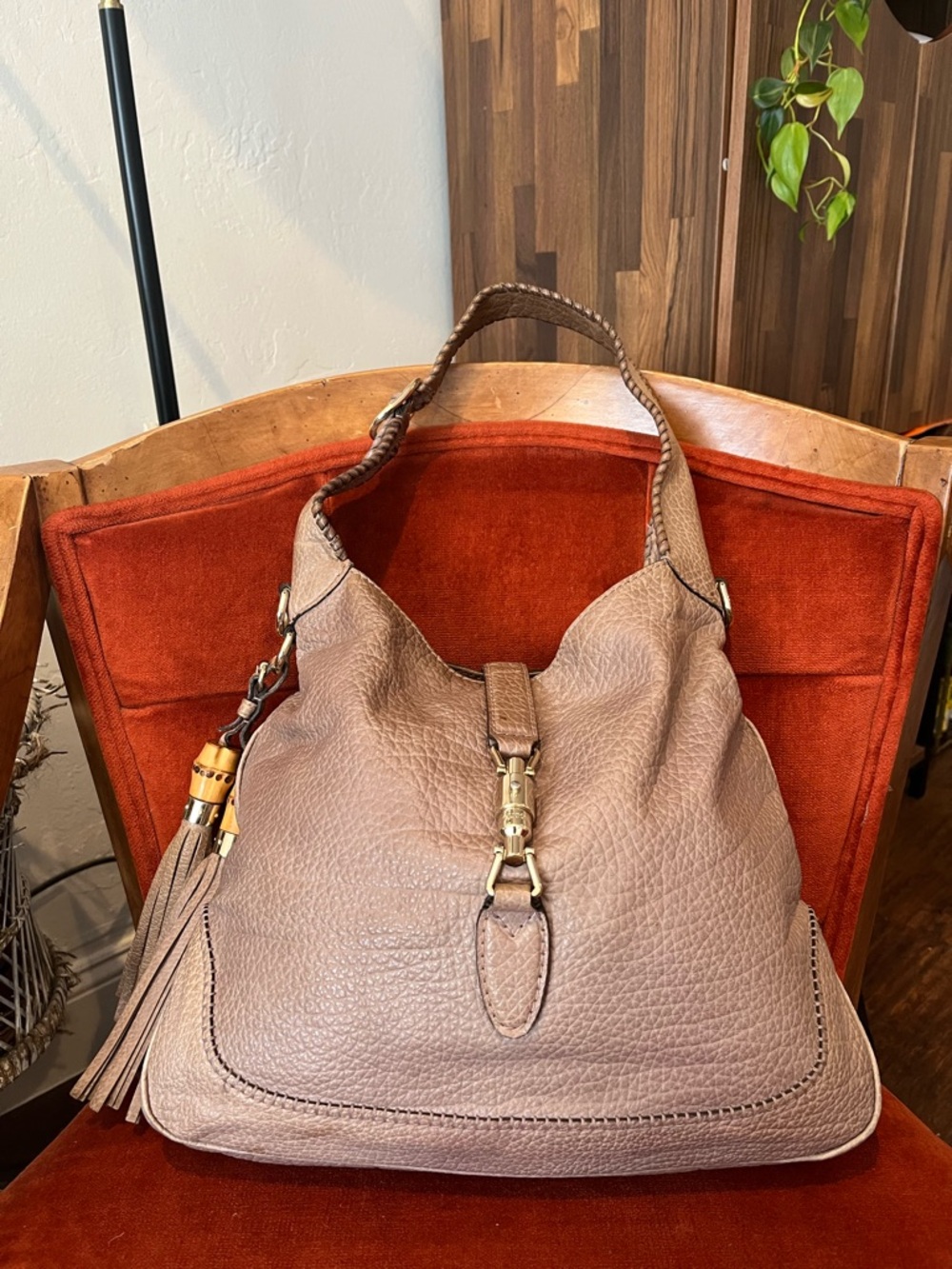 2000s Gucci Jackie in Taupe Pebbled Leather Hobo with Tassel